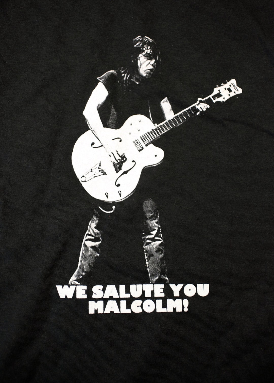 Camiseta tributo a Malcolm Young de AC/DC: ¡Te saludamos, Malcolm! Camiseta  de ACDC talla L: ¡precio con descuento limitado! México