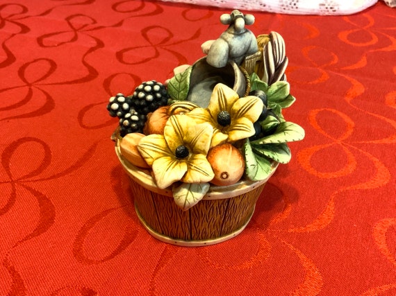 Harmony Kingdom Garden Fall Bouquet Lord Byron 0646/3600 Artist Initials  Trinket Box