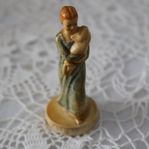 Sebastian Miniatures - SML-22 - Mrs Daniel Boone - PW Baston - Discontinued 1958 - Vintage Figurines -