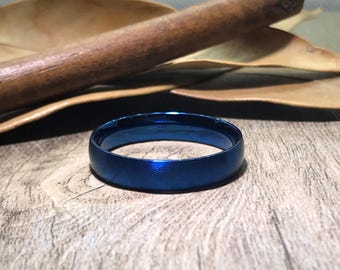 Alliance assortie unie dôme bleu bleu faite main, bague pour femme, bague de couple, bague en titane, bague d'anniversaire, bague de promesse, bague de mariée 5 mm