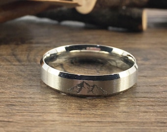 Bague de mariage unique faite main vos dessins Bague de promesse en titane argenté pour couple Bague d'anniversaire pour couple finition mate forme biseautée 5 mm