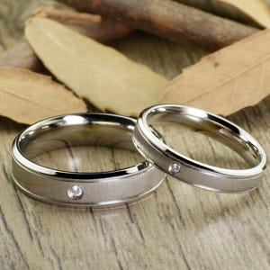 Handmade Classical Silver Diamonds Stone Matching Plain His&Her Couple Wedding Anniversary Titanium Rings Set