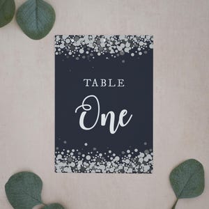 Naamkaarten bruiloft, tafelnummerkaarten, plaatsnaamkaartjes, gepersonaliseerde tafelnummer bruiloft, marineblauw en zilveren bruiloft briefpapier #WTN-013