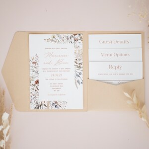 Rustikale Wildblumen Pocketfold Einladung, personalisierte Pocketfold Einladungen, Hochzeitseinladung, Pocketfold Einladungen #PF-054