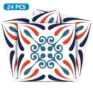 Könnte beinhalten: 24er Pack selbstklebende Fliesenaufkleber. Die Aufkleber haben einen weißen Hintergrund mit einem blauen und orangefarbenen geometrischen Muster.