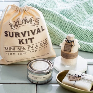 Mum's Survival Kit Gift Set, Personalised Self Care Kit, Relaxation Bath And Beauty Gift For Mum, Spa in a Bag, Gift for Her Bild 1