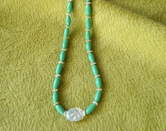 Vintage Green and Etched Glass Bead Necklace/Vintage Green and Silver Necklace