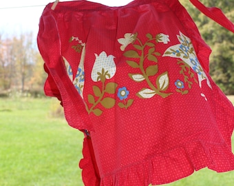 Red Half Apron 1960 Embroidered Trim Pennsylvania Dutch Design Country Retro Kitchen Kitsch