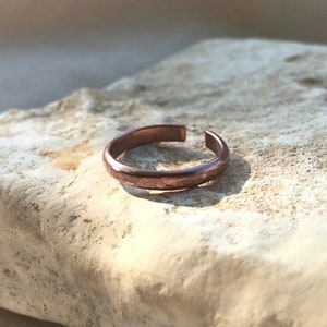 Hammered copper toe ring