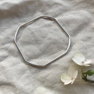 Geometric recycled silver bangle