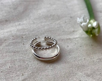 Toe ring set in recycled silver