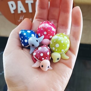 Wähle eine Schildkröte aus Polymer Clay