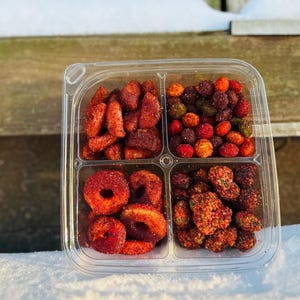 Paquete variado de 4 dulces enchilados: sabores chamoy, dulce y picante. Deliciosos dulces de chamoy