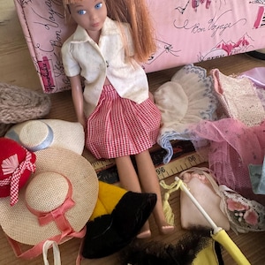 Vintage Skipper 1964 barbie doll with outfits and accessories in a Paris clothing box.