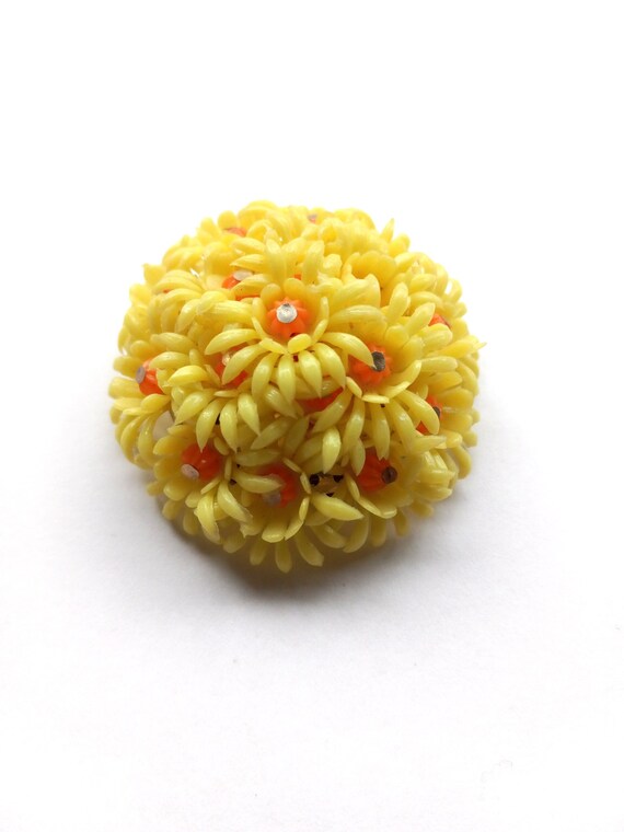 VINTAGE plastic yellow orange floral brooch pin - image 2