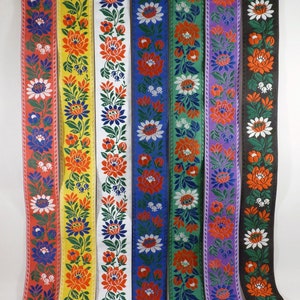 Nouveau couleur!  Ruban folklorique slovaque tchèque traditionnel de 35 mm de large