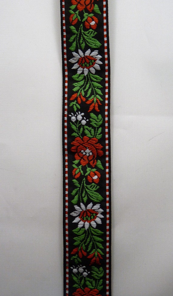 A-Z of Ribbon Embroidery: A comprehensive manual with over