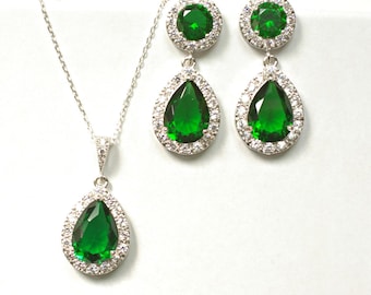 Conjunto de joyería nupcial con circonita cúbica verde esmeralda: collar y pendientes de plata de ley.