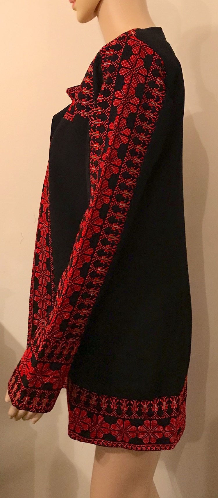 Veste Trinity Rouge Taille L - Broderie Or Et Noir, Boutons Dorés, Occasion Très Bon état