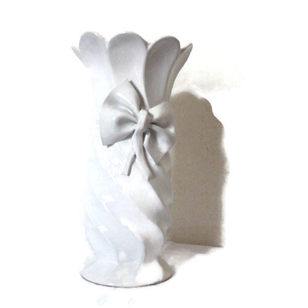 Vase en ceramique blanc deco noeud en relief, ondulation, Bassano Italy, fait a la main, deco chic, classique, elegant