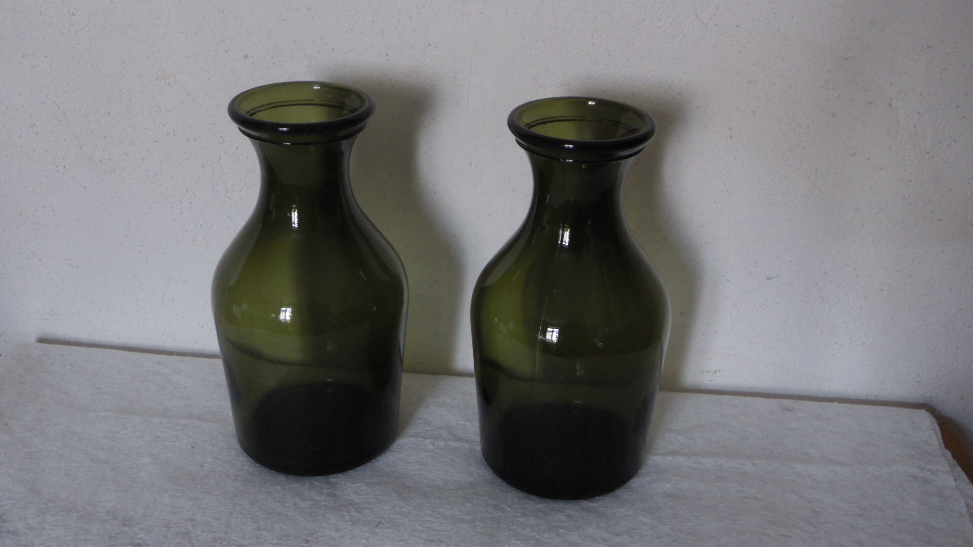 Duo de Pichets en Verre Transparent Vert Bouteille, Vases, Made in Italy, Deco Retro, Vintage, Chic,