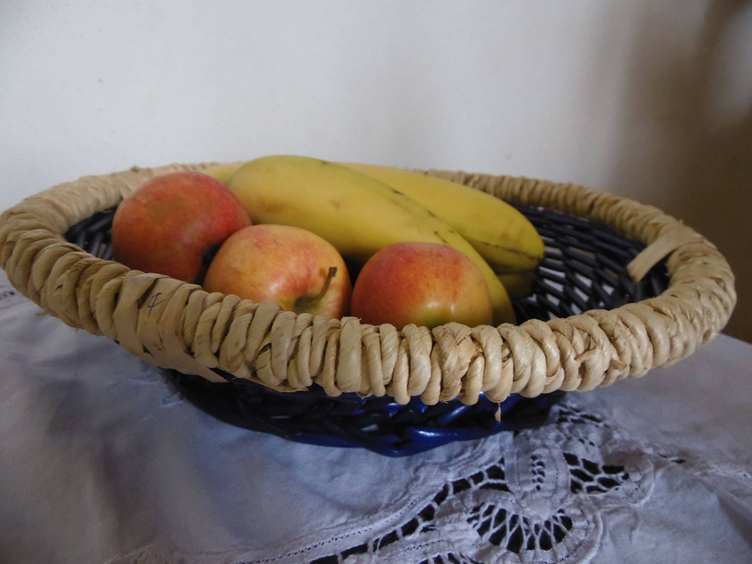 Panier A Fruit , Decoratif, Contenant, Osier Bleu Roi et Paille Naturelle, Vintage 90's, Deco Chic, 