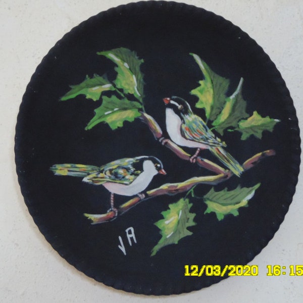 Assiette decorative a suspendre, couple d'oiseaux sur branche, deco mat, signé Vallauris, vintage 80's