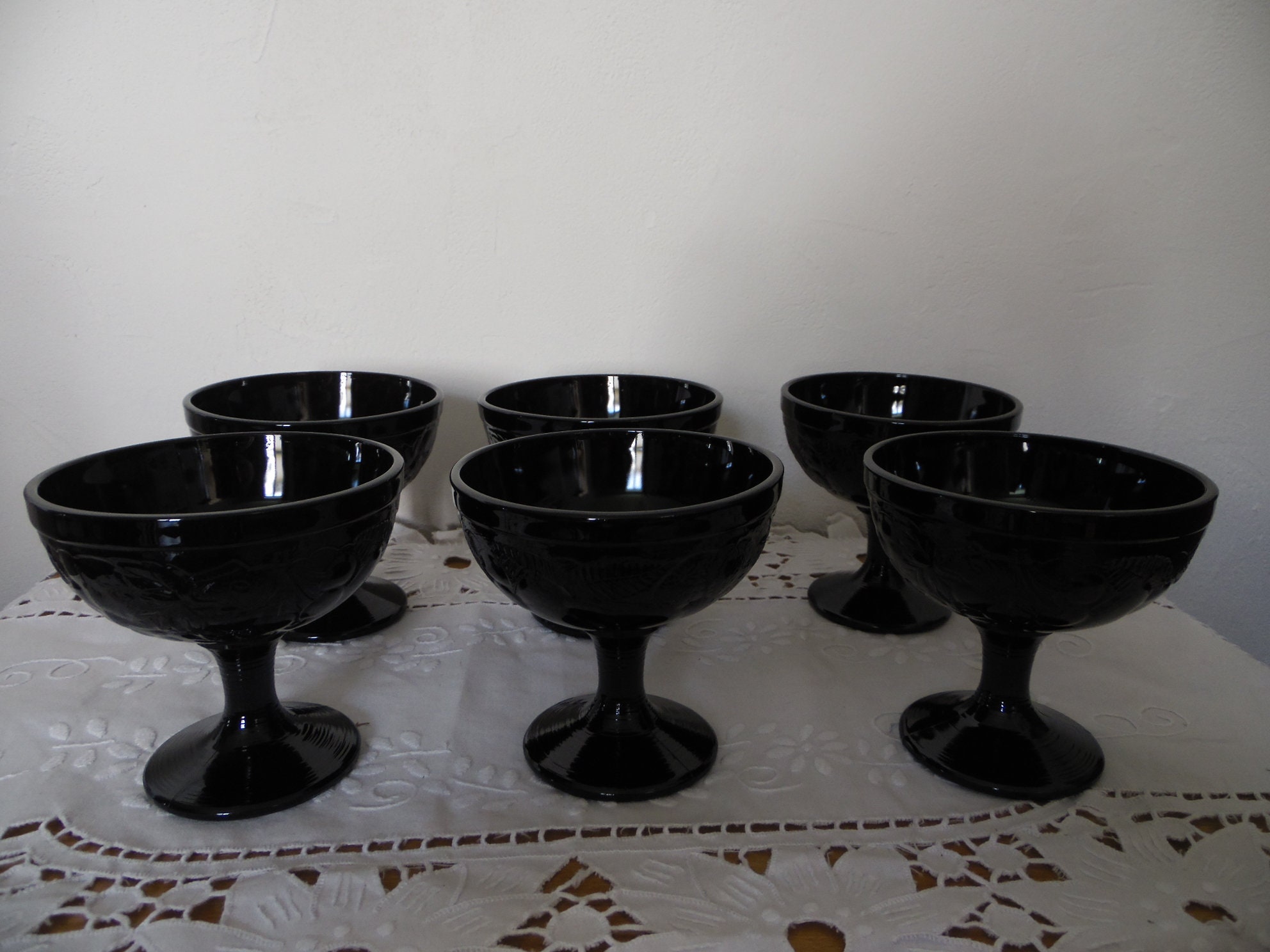 Lot de 6 Coupes A Glace en Opaline Noire Deco Fruits Relief , Vintage 90's, Arcopal Made in France C