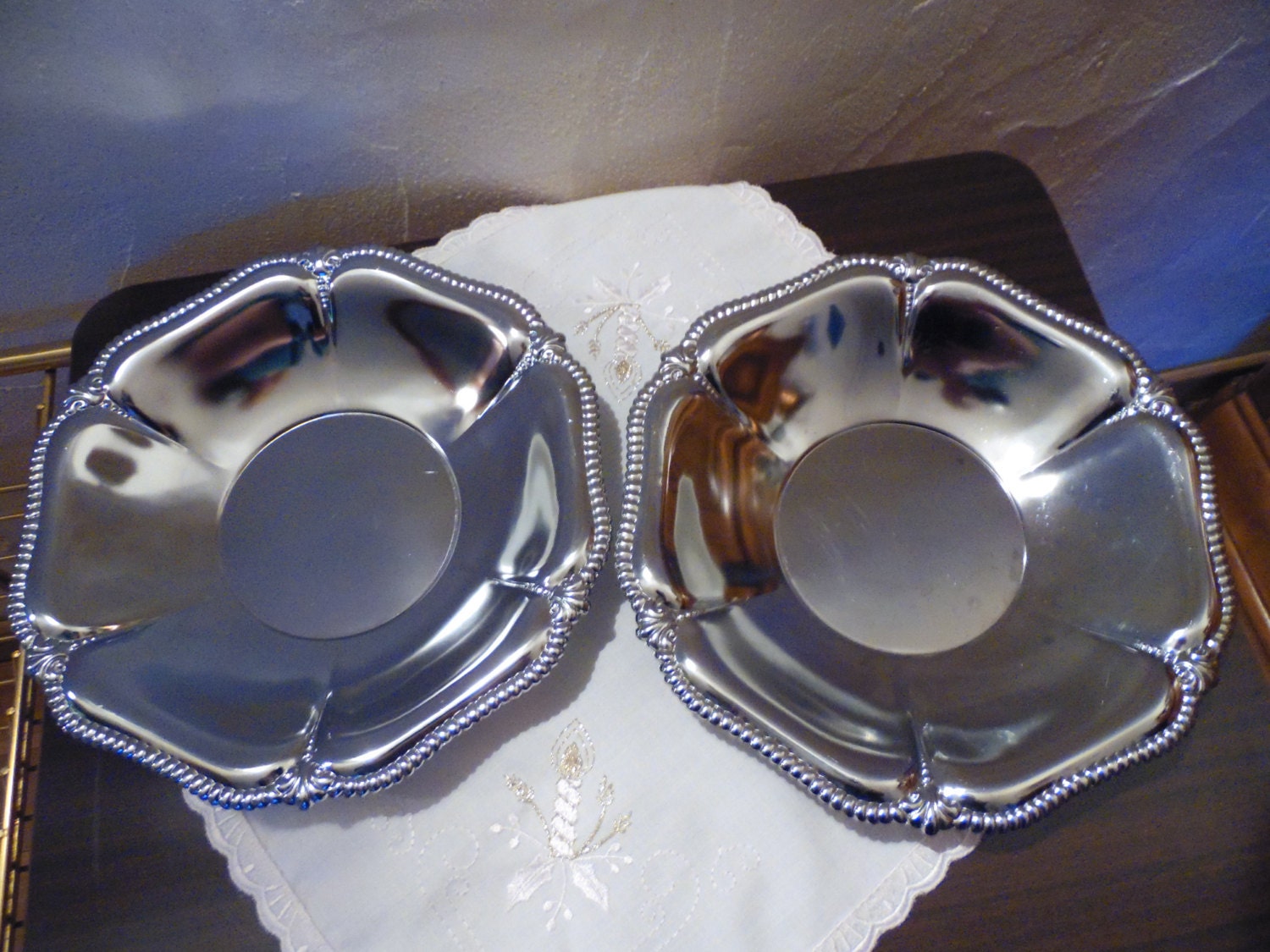 Paire de Plats en Metal Argenté, Forme Fleur, Table Noel, Brillant, Vintage, France Deco Chic, Class