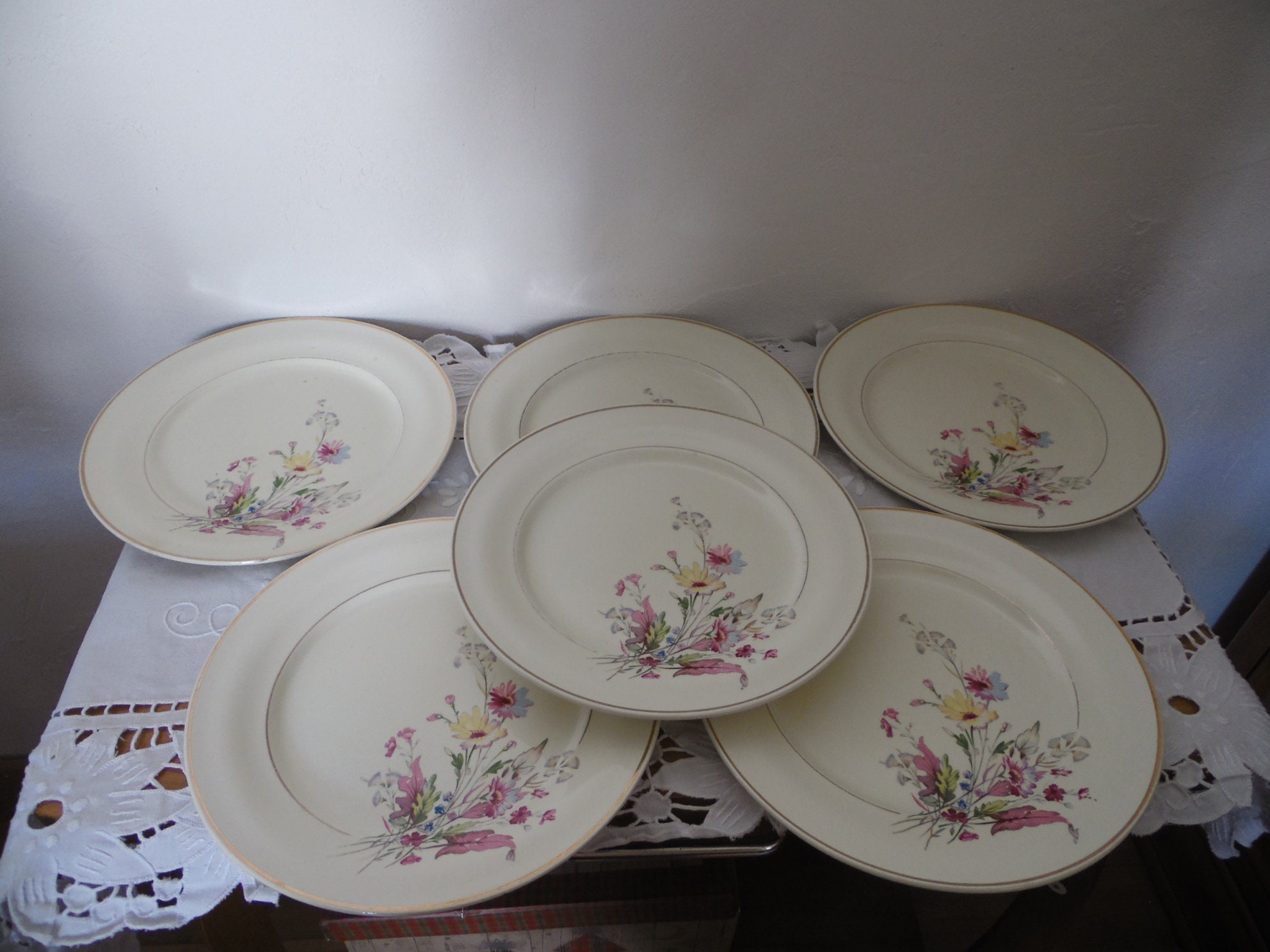 Ensemble de 6 Assiettes Plates en Faïence Couleur Crème Deco Floral, Rose, Jaune Modèle Fanny Cerano