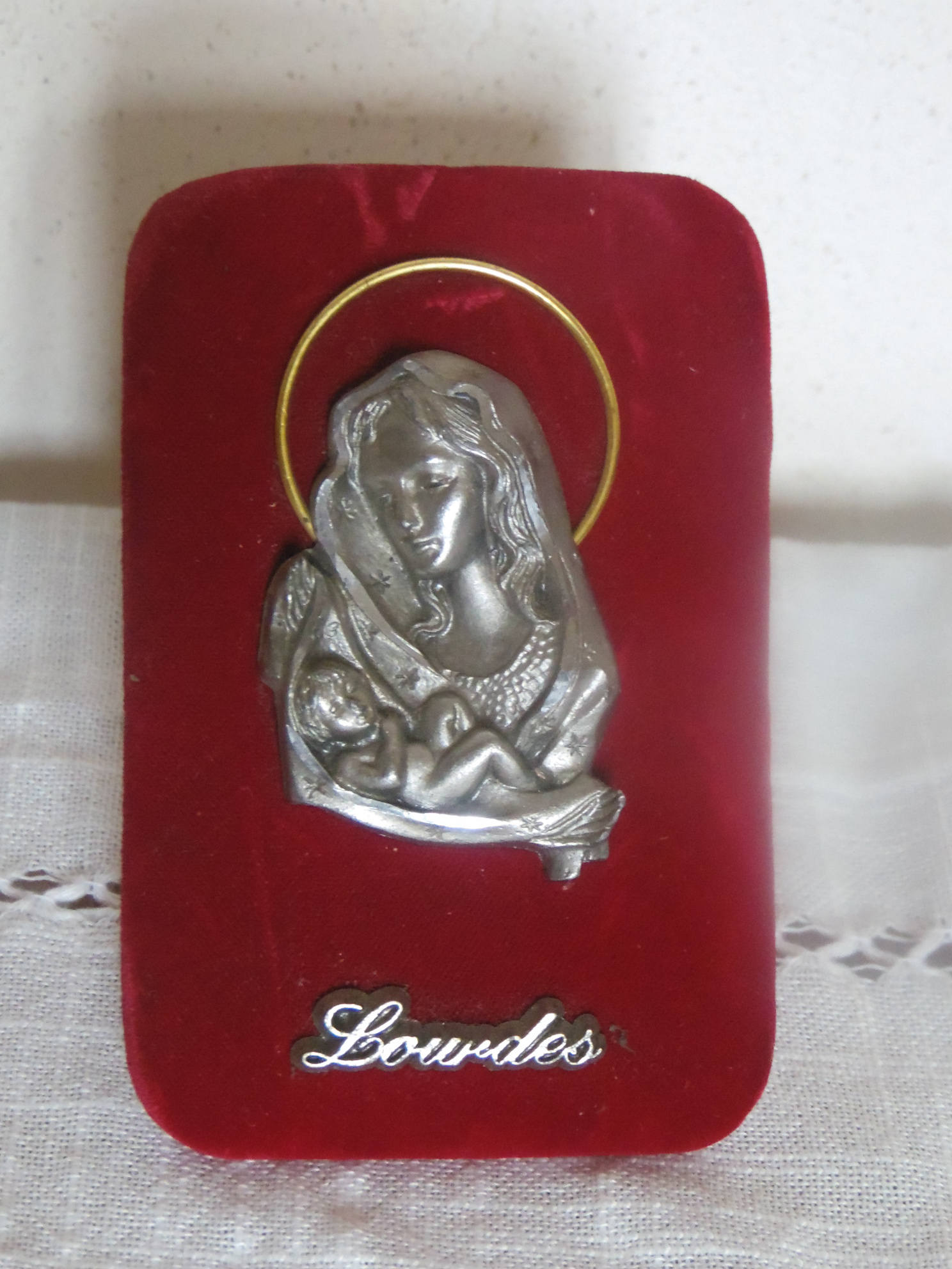 Vierge et Enfant en Etain , Fait Main, Souvenir de Lourdes, Pelerinage, Bibelot Religieux, Chretien,