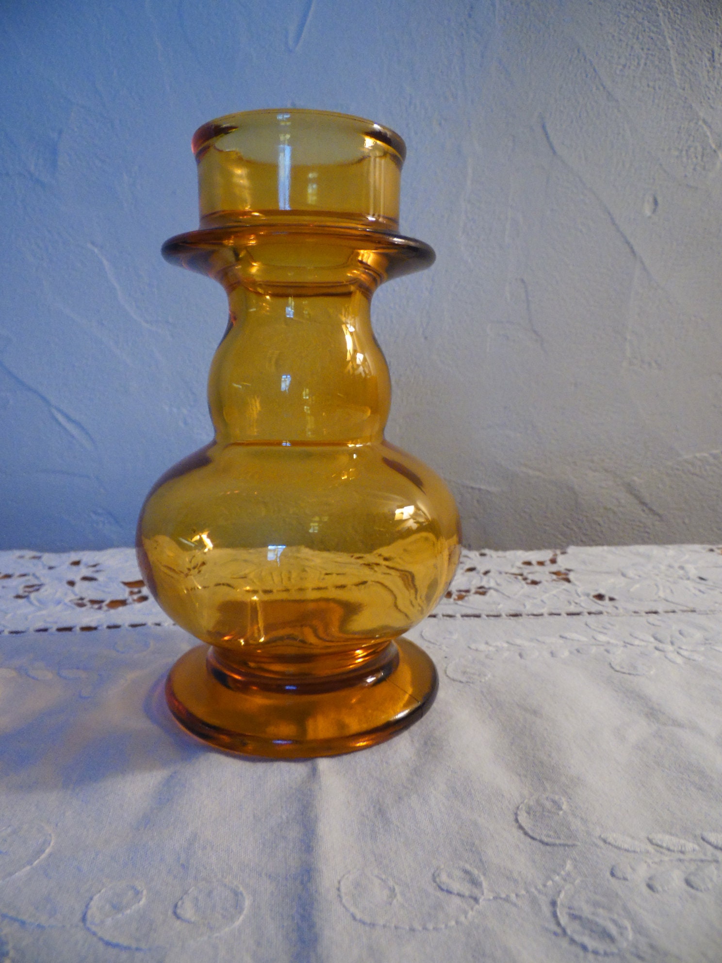 Vase en Verre Transparent Couleur Ambré, Forme Circulaire Aux Lignes Courbes , Deco Vintage 70's, Ch