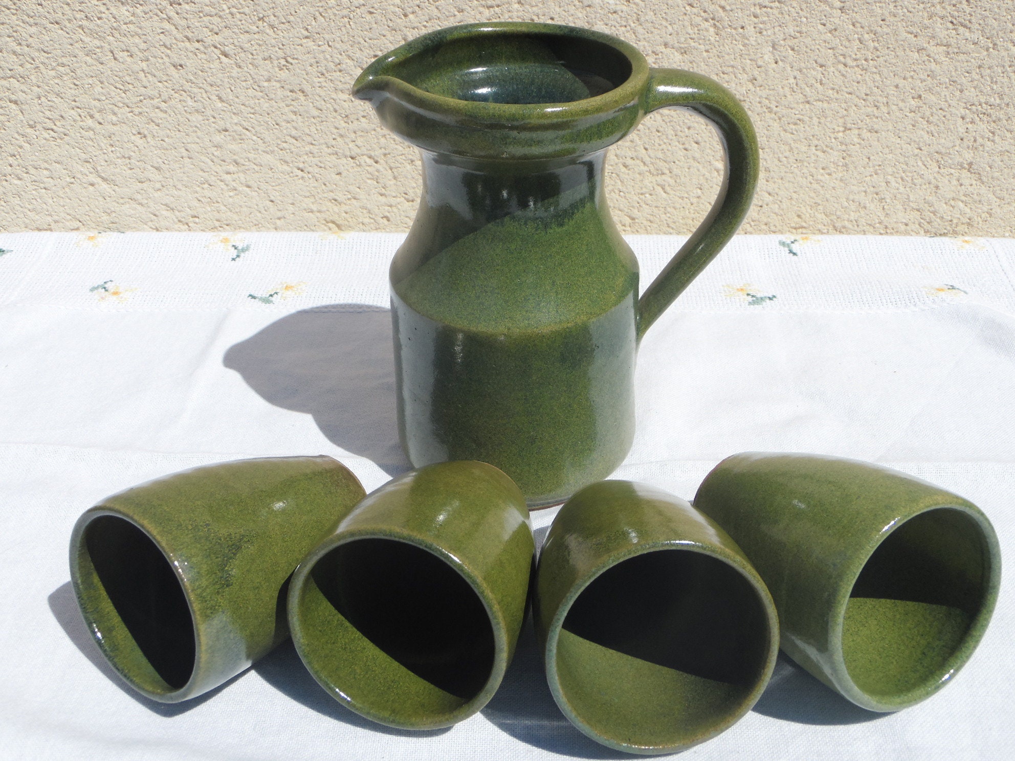 Pichet en Terra Cotta Vert et Ses 4 Gobelets Assortis, Ensemble A Orangeade, Vintage, France , Deco 