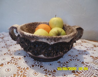 Coupe a fruit brutaliste , ceramique marron et beige, aspect fat lava, centre de table, deco wabi sabi, moderne, vintage