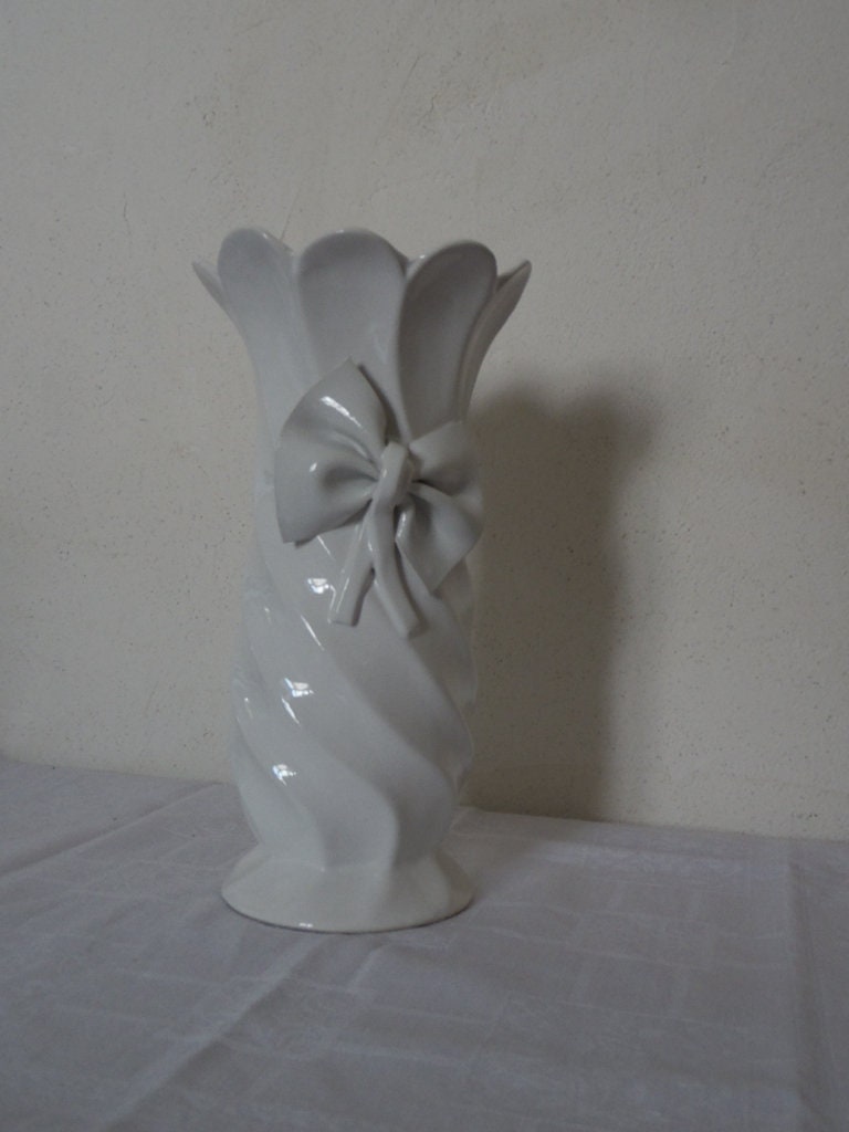 Vase en Ceramique Blanc Deco Noeud Relief, Ondulation, Bassano Italy, Fait A La Main, Chic, Classiqu
