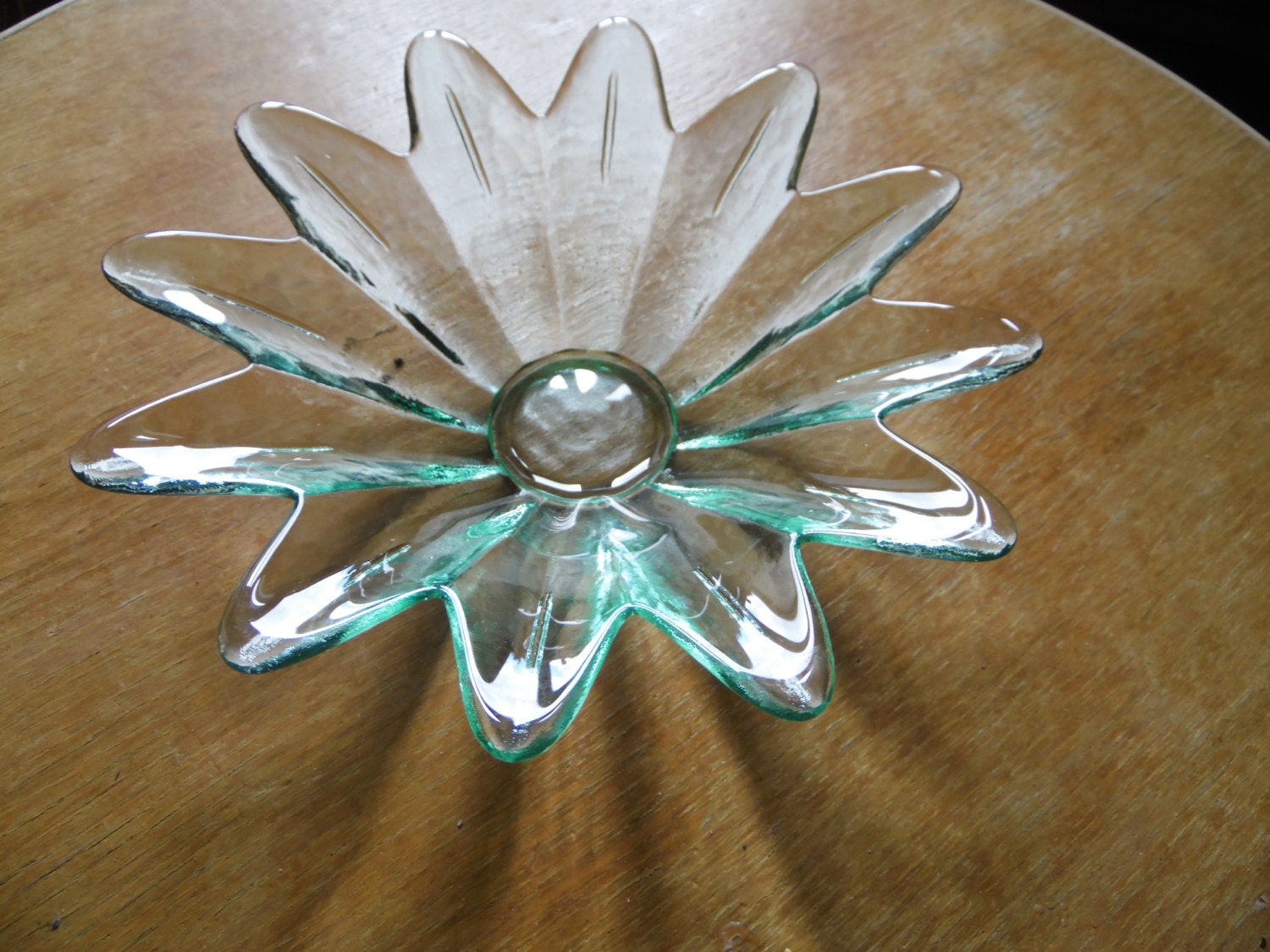 Vide Poche, Coupelle Forme Fleur , Verre Transparent Reflet Vert Pastel, Motifs Relief, Deco Classiq