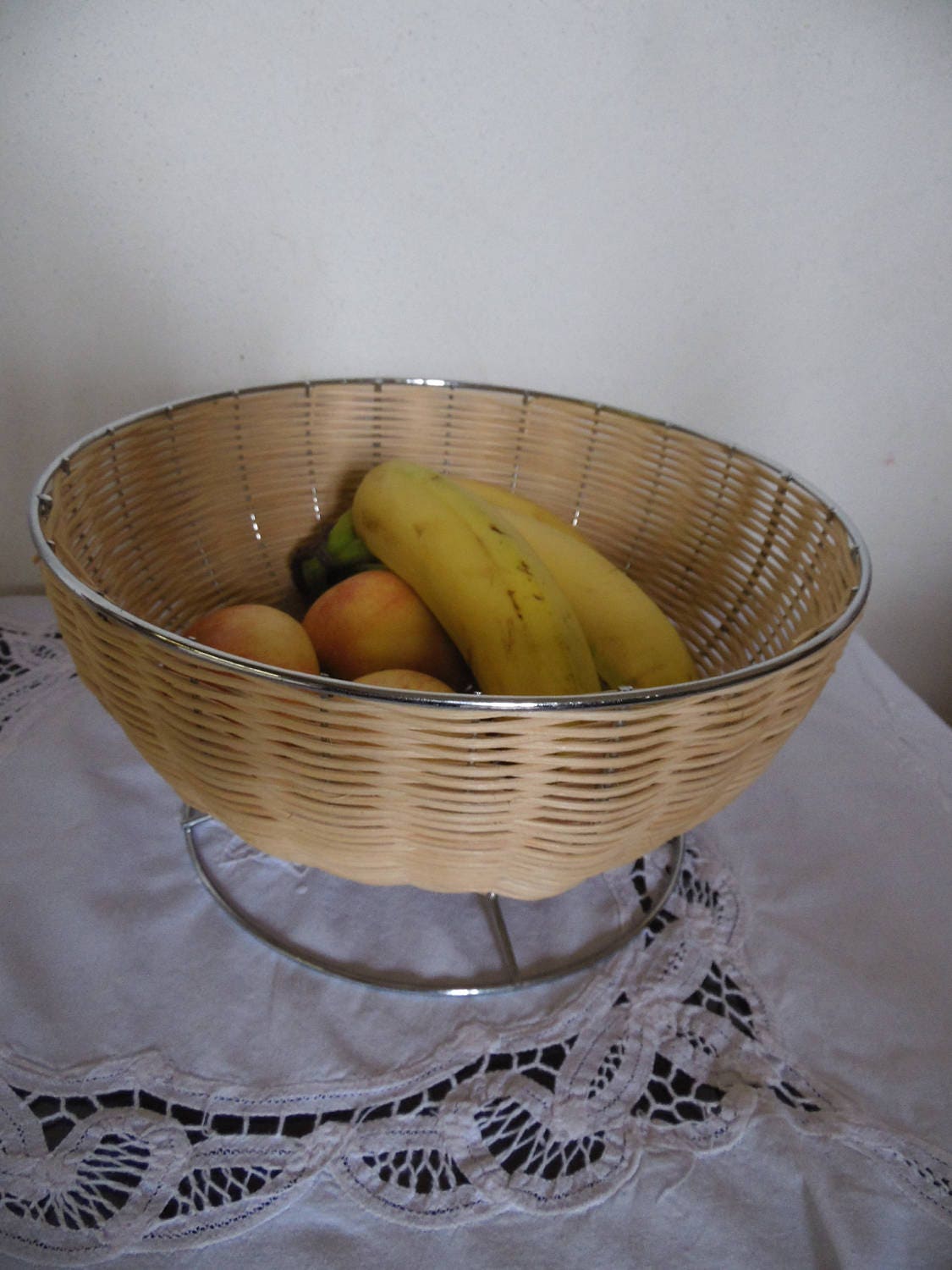 Panier A Fruit ou Cache Pot, Contenant en Osier Tressé Naturel, Structure et Pied Metal Inox, Vintag