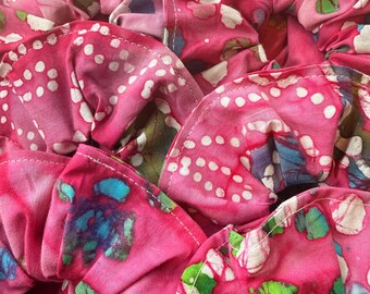 Diez coleteros para el pelo. Preciosas telas batik en rosa y otros colores. ¡Envío gratis!