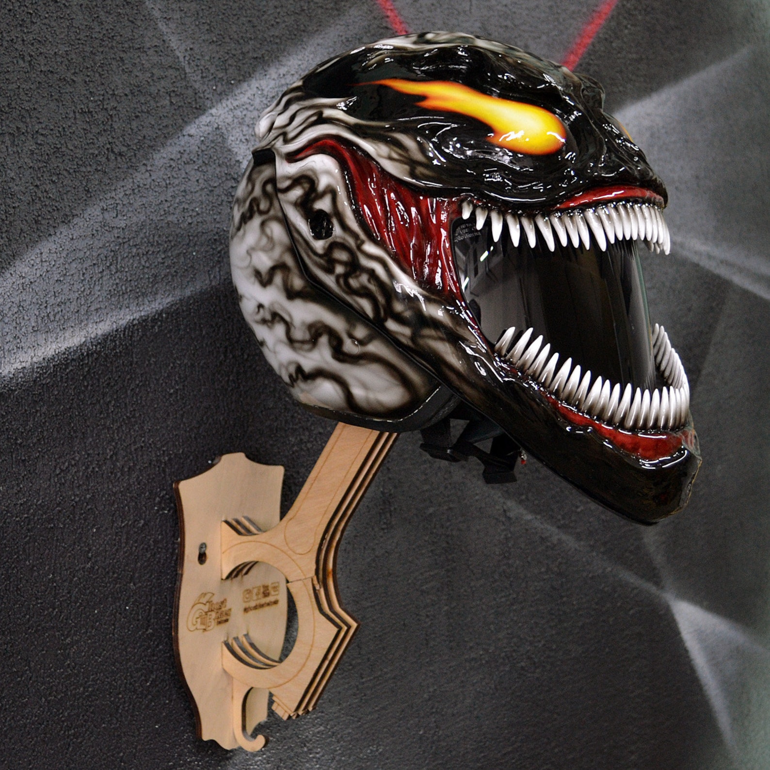 antivenom helmet