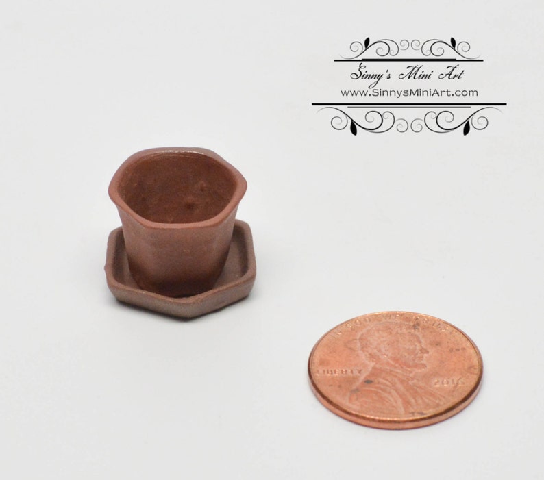 1:12 DOLLHOUSE Mini Furniture Fittings a Beer Barrel and a Glass of Beer Hc