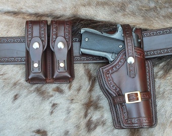 アップデートされたレトロスタイルの 1911 ホルスターとダブル