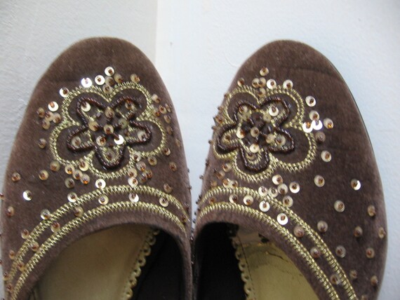 Sale!!! Vintage 90's, Brown Flats w/Gold Design, … - image 3