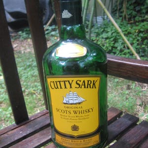 Sale!!! Empty 1.75 Liter Green Cutty Sark Handled Bottle, Green Empty Whiskey Bottle for Crafts, Stampled on Bottom Berry Bros & Rudd LTD