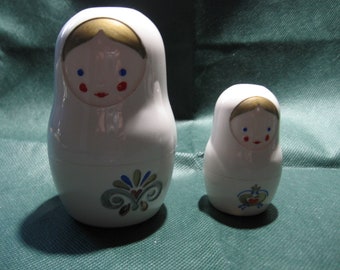 Nestling Russian matryoshka doll salt and pepper shakers fred salt-m NEW