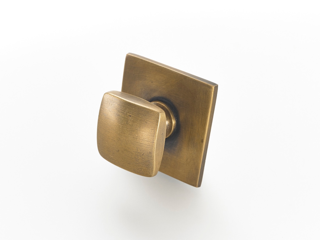 Vintage Brass Drawer Handles Give Your Kitchen Decor a Luxury Finish