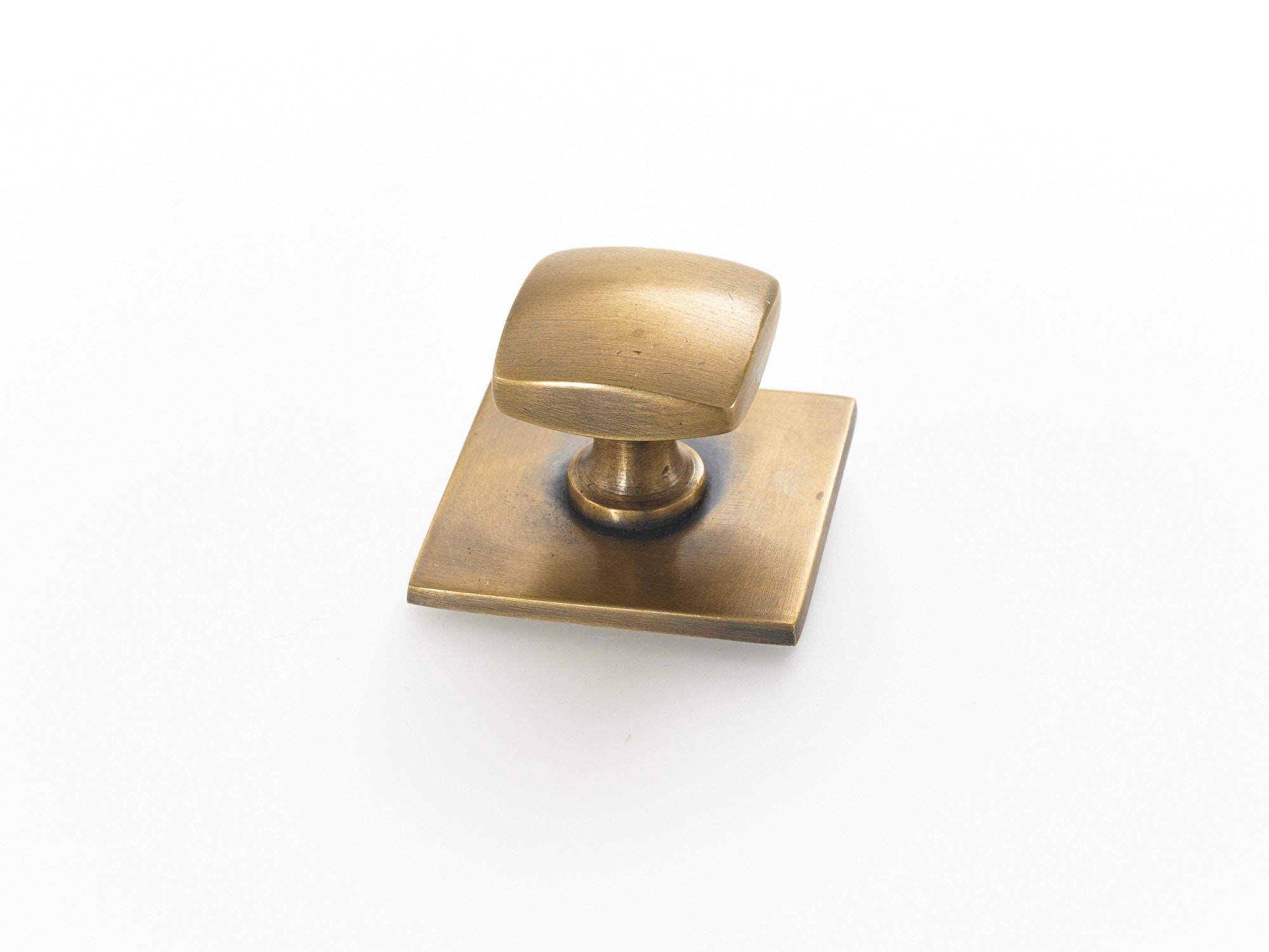 Vintage Brass Drawer Handles Give Your Kitchen Decor a Luxury Finish