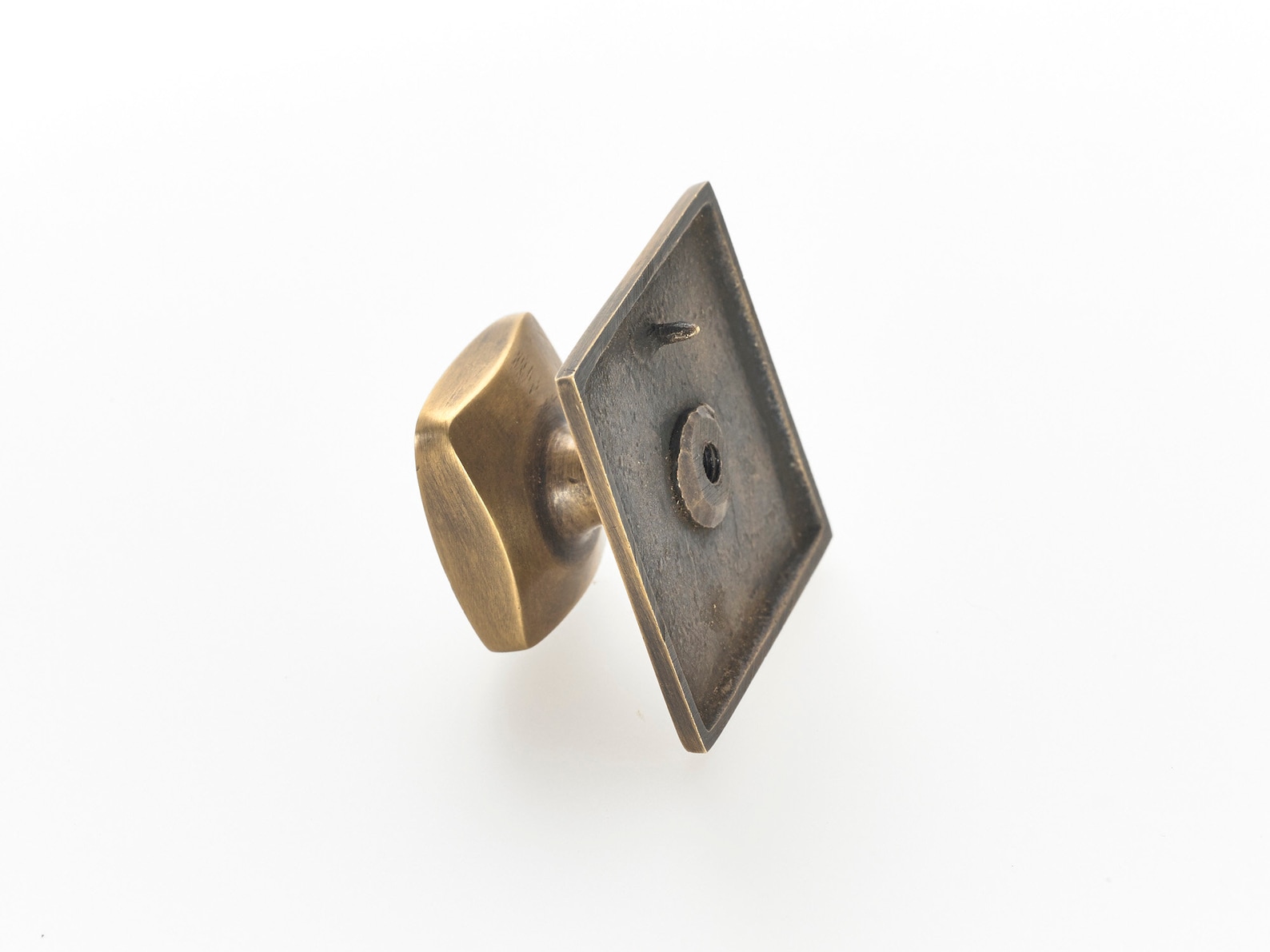 Vintage Brass Drawer Handles Give Your Kitchen Decor a Luxury Finish