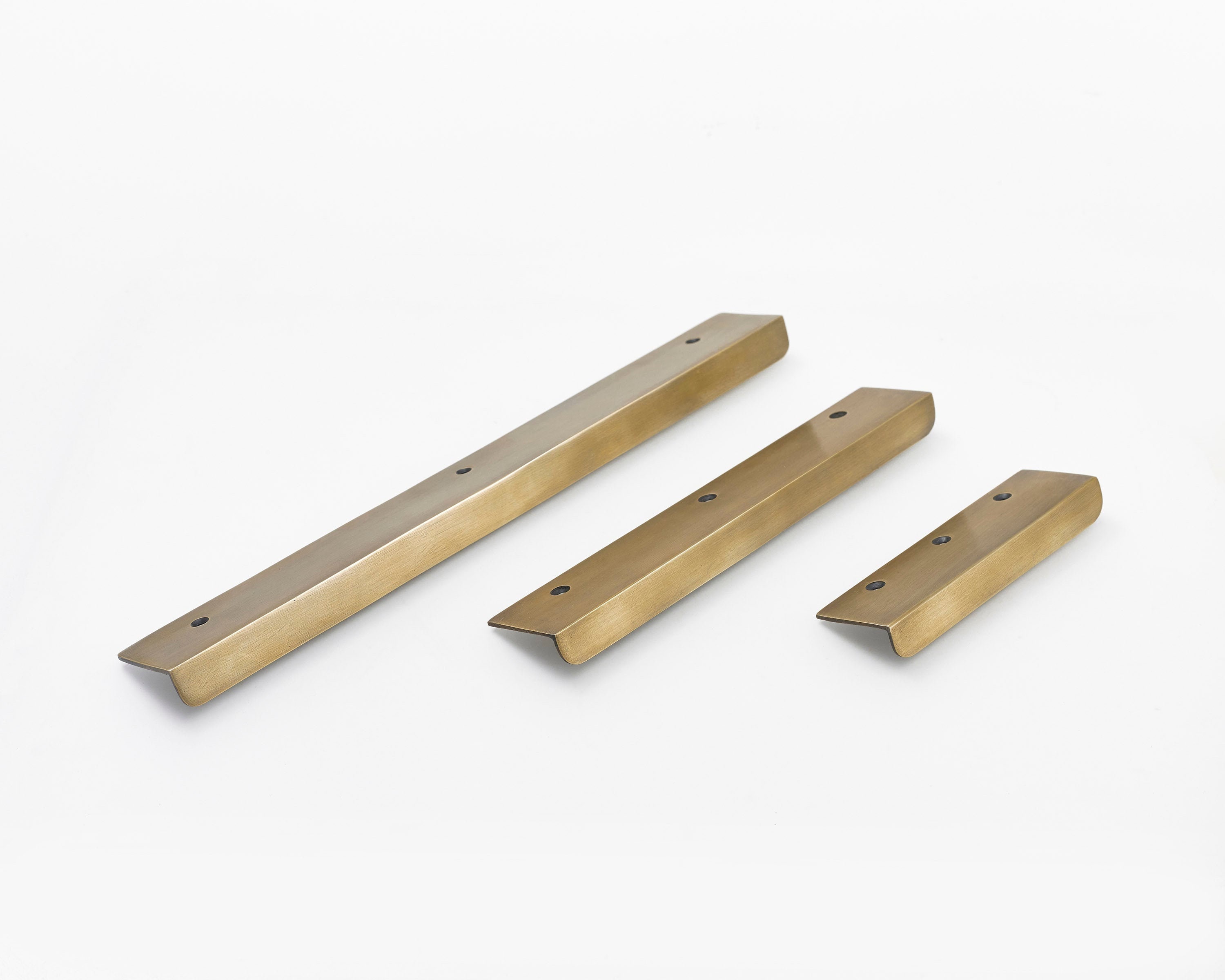 Kitchen drawer pulls | 3 sizes | Solid brass handles to give your kitchen the makeover it deserves. Brass drawer pulls from TheFoundryman