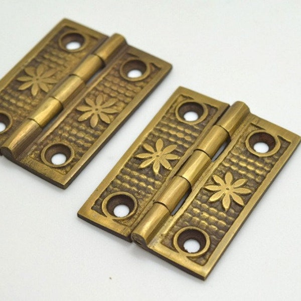 Flower design brass door hinge - Single