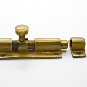 3.5" brass door bolt. Perfect as a bathroom lock or cupboard catch / lock bolt. Supplied with fitting screws